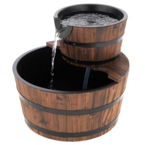 Zahradní kašna se dvěma dřevěnými vědry, světlé dřevo