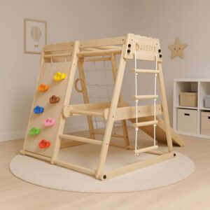 Dětské vnitřní dřevěné hřiště se skluzavkou, lezeckou stěnou